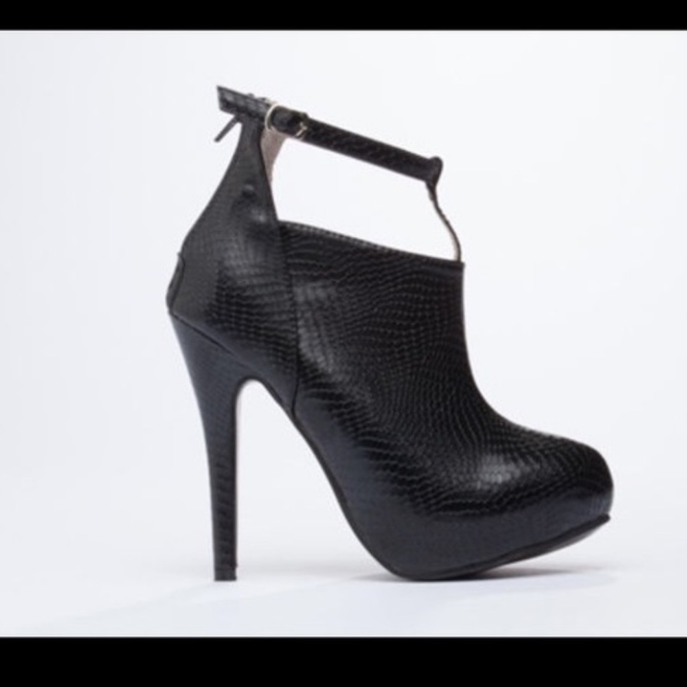 Takeout Jump Rope Black Snake Bootie